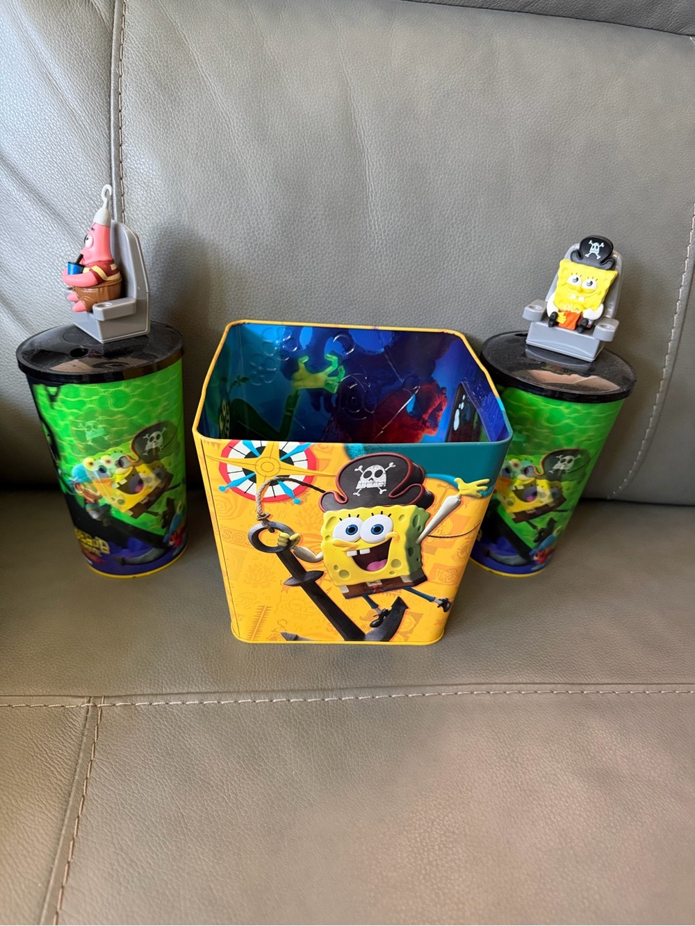 SpongeBob SquarePants pop corn pocket and two cups for drink